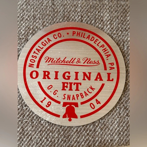 Los Angeles Lakers Mitchell & Ness Classics Logo Snapback Hat - Heathered Gray - Picture 4 of 9